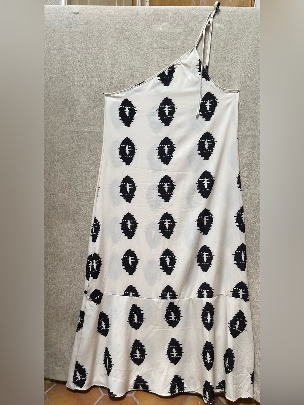 One-Shoulder Black and White Printed Maxi Lounge Dress